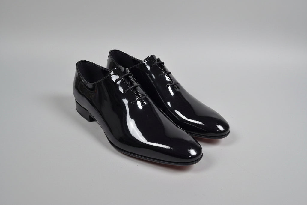 Black shiny dress shoes 